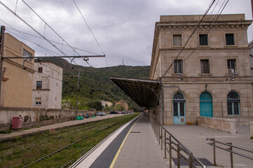 Fototapeta na wymiar Estación de ferrocarril, Renfe, Portbou, Costa Brava, Gerona, Cataluña