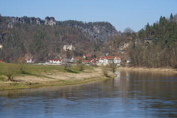 Blick zum Kurort Rathen in der Sächsischen Schweiz