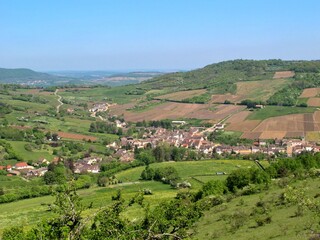Fototapeta na wymiar Village de la Côte Chalonnaise en Bourgogne.