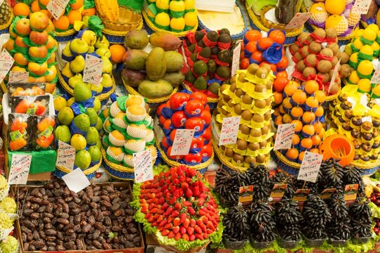 Bancada De Frutas No Mercado Municipal De São Paulo.