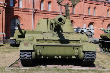 Fototapeta na wymiar huge cannon on the tank front view