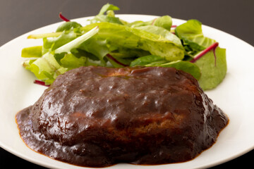 大豆ミートのデミグラスハンバーグ