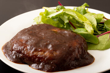 大豆ミートのデミグラスハンバーグ