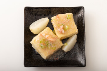 揚げ出し豆腐　(蟹あんかけ)