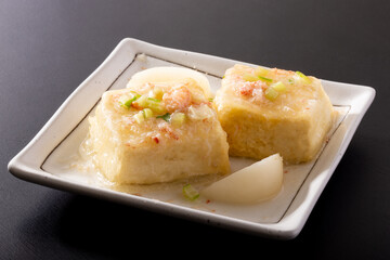 揚げ出し豆腐　(蟹あんかけ)