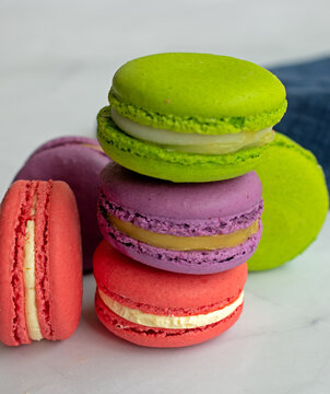 Macarones dulces de colores 