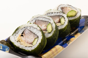 鯖の押し寿司　蕗(ふき)の葉巻き