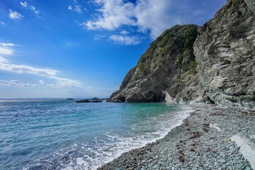 佐多岬で見たエメラルドグリーンの海と断崖絶壁のコラボ情景＠愛媛