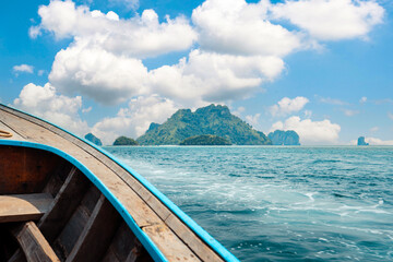 Obraz na płótnie Canvas boat trip,Island and sea views from a long-tail boat