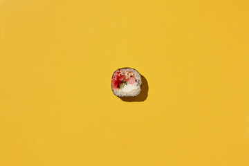Fototapeta Fresh maki sushi roll on yellow background. obraz