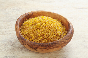Raw bulgur in the bowl