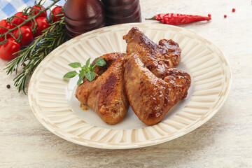 Roasted chicken wings with spicy sauce