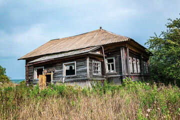 Fototapeta na wymiar destroyed houses in an abandoned village