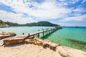 Obraz premium Beautiful beach on the tropical sea at Trad Province, Thailand.