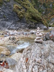 Wasser, Berge, Landschaft, Natur, Hang, Aussenaufnahme, niemand, Ausblick, Steine, Baum, Blätter, Wandern, Urlaub, landschaftidyll, Sommer,  Berg, Steinturm
