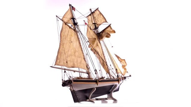 Modellbauschiff Ranger dreht sich auf wei&szlig;em Hintergrund - Segelschiff Freigestellt