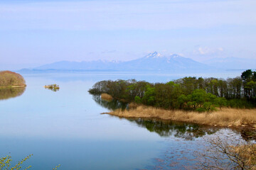 猪苗代湖と磐梯山（福島県郡山市・湖南町）