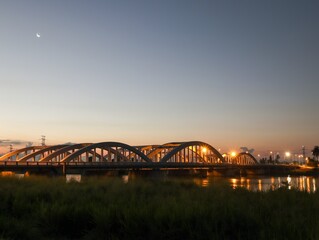 Naklejka premium dawn view of a bridge over the river