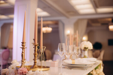 bohemian boho decor with candles on the wedding banquet table