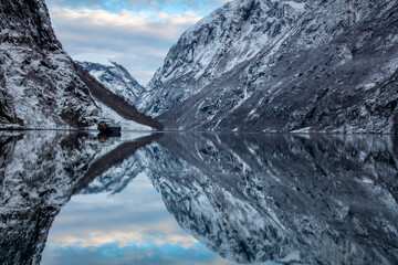 Fiordy, Norwegia, lustro, lustrzany, odbicie, woda, tafla, odbijać się, góra, morze, woda, fjiords, zimowy, norweski, północny, zimny, zima, mglisty, wspaniały, ośnieżony, tapeta - obrazy, fototapety, plakaty