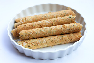 Crispy egg rolls with seaweed