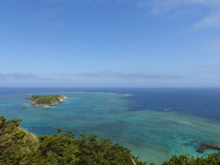 沖縄の離島 エメラルドグリーンの海