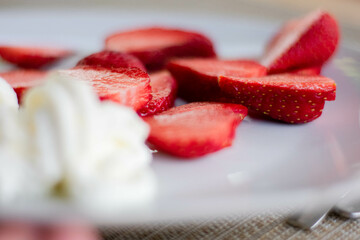 fresas con nada cortadas en trozos