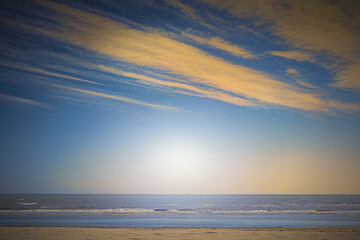 Obraz premium Nature landscape view of beautiful beach and sea in sunny day.