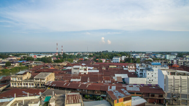 The old slum community is the old market in Sam Chuk.