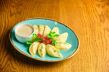 Dumplings di patate with basil and tomato sauce