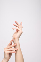 Weibliche zierliche Hände, Finger, Nägel