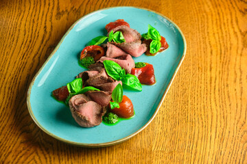 Meat flakes with basil