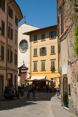 Italia, Toscana, Firenze, una strada del quartiere di San Niccolò.