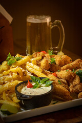 Batata frita e peixe a milanesa 