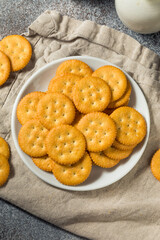 Salty Crispy Round Crackers