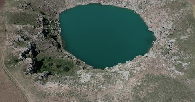 sivas zara kizilcan crater lake
