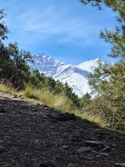 Senderos en la montaña para la practica del senderismo 