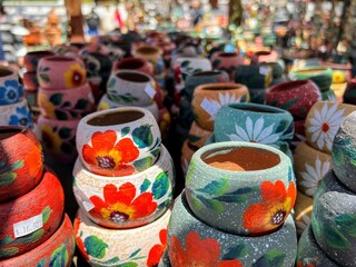 Fototapeta na wymiar Colorful Mexican pottery on display