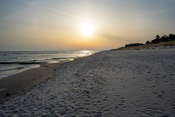 Kap Arkona Prerow Weststrand Zingst Darß Ostsee Rostock Warnemünde Strand Bäume Meer Salzwasser Küste Brandung Steilküste Wolken Gezeiten Himmel Wolken Stralsund Sonnenaufgang Strandkorb