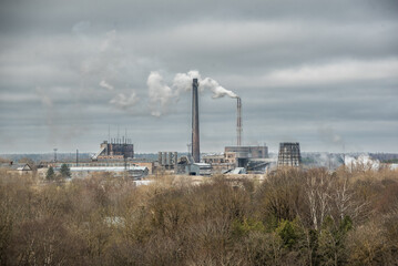 Fototapeta na wymiar power plant with smoke in Kiviõli town