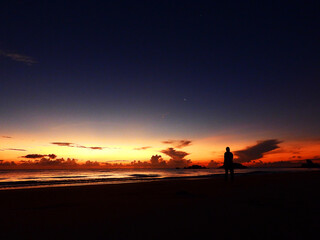 Obraz premium Women walking alone at the beach early in the morning