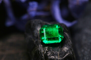 luxury, background, diamond, precious, green, jewelry, design, beautiful, gemstone, gem, jewel, closeup, fashion, emerald, shiny, jewellery, stone, expensive, brilliant, crystal, natural, macro, miner