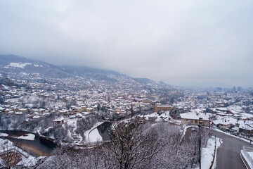 Obraz premium Snowy winter view of Sarajevo city in from the Yellow fortress, Bosnia