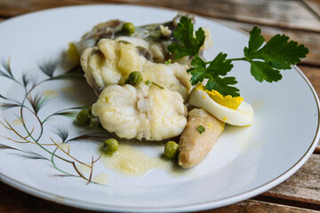 fish fillets in green sauce