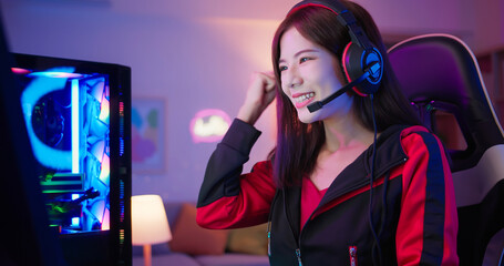 cyber sport gamer playing game © ryanking999