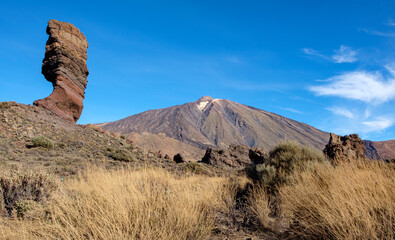 Dedo de Dios oder Roque Cinchado oder Finger Gottes vor Vulkan Pico del Teide, Teneriffa