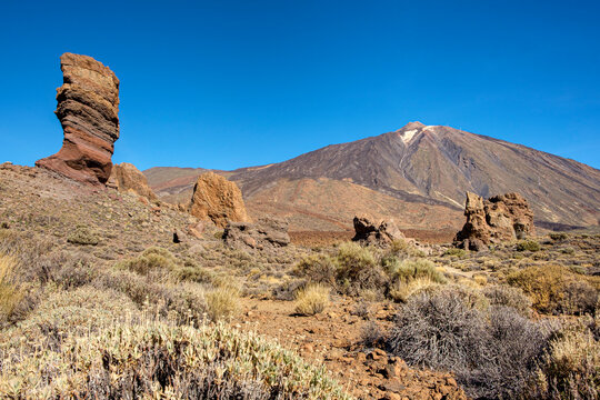 Dedo de Dios oder Roque Cinchado oder Finger Gottes vor Vulkan Pico del Teide, Teneriffa