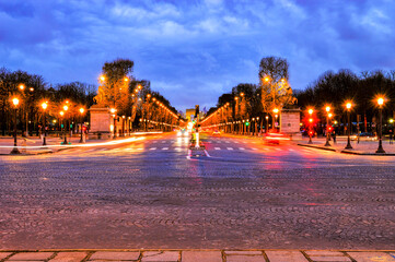 Fototapeta na wymiar コンコルド広場から見たシャンゼリゼ通りの夜景