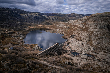 Embalse de montaña en Zamora España