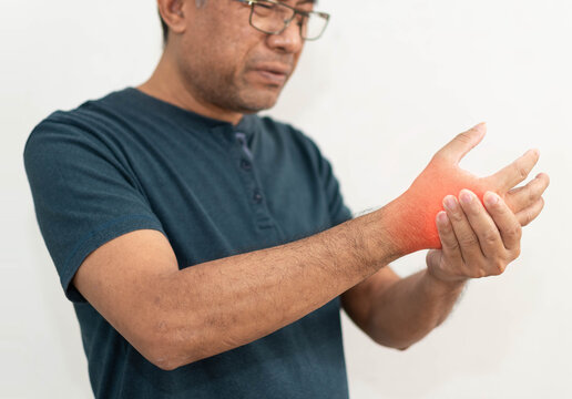 A man Distal Guillain-Barr&eacute; syndrome (DGBS), which usually presents with predominantly motor involvement, and is indistinguishable from that found in Guillain-Barr&eacute; syndrome (GBS). Vaccine, covid-19